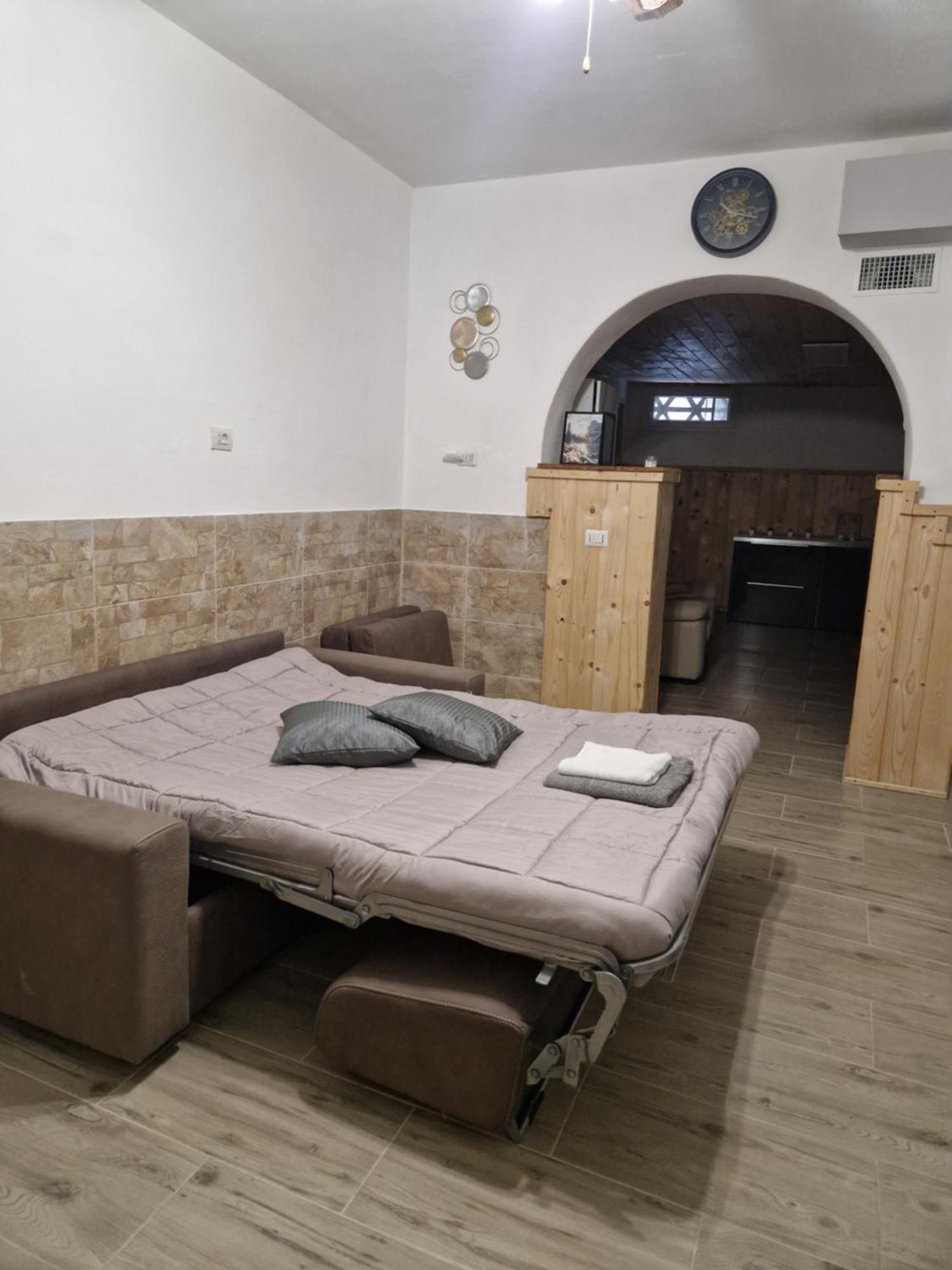 Underground Home Vicino Metropolitana Comasina Cormano Extérieur photo