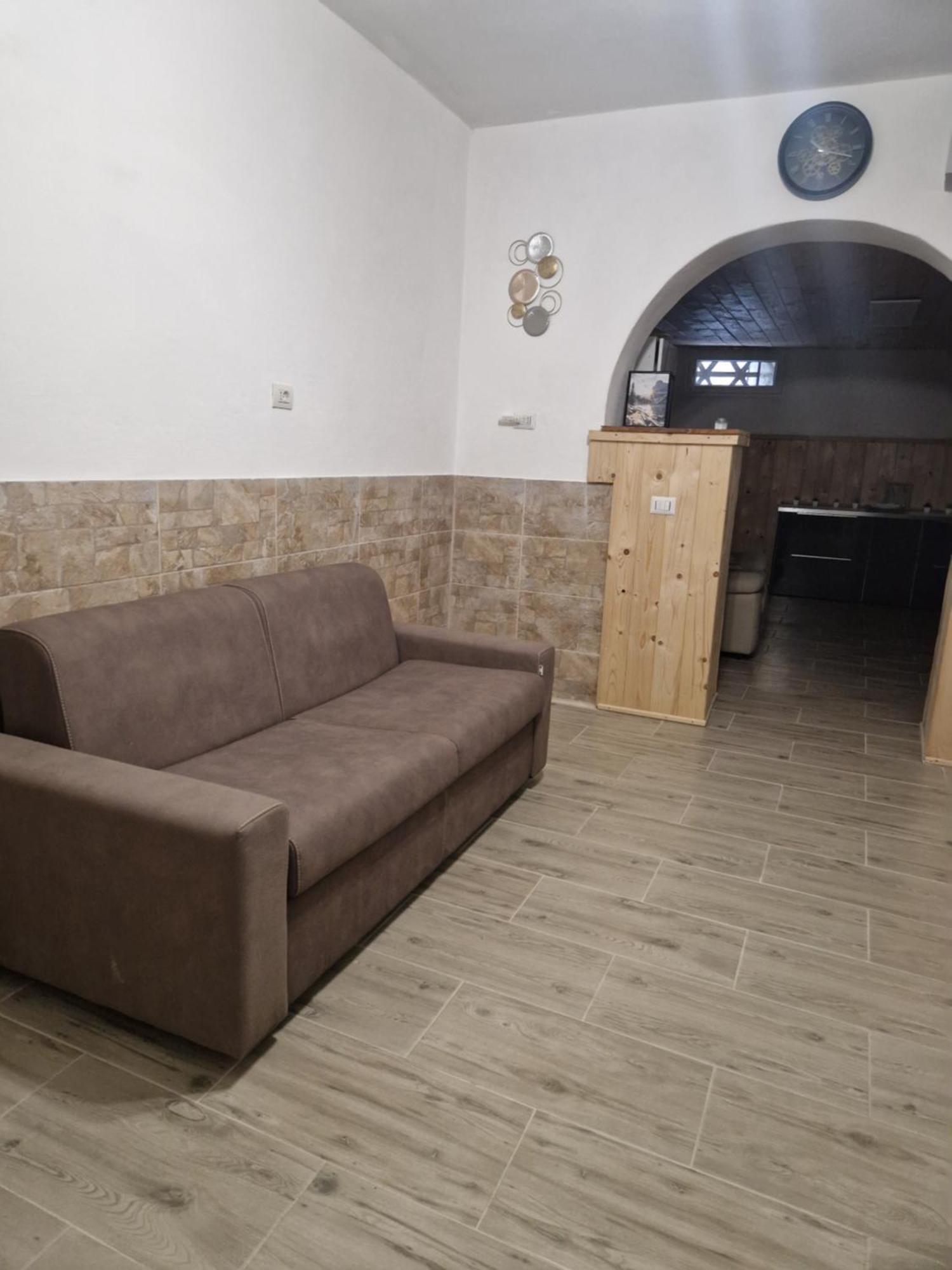 Underground Home Vicino Metropolitana Comasina Cormano Extérieur photo