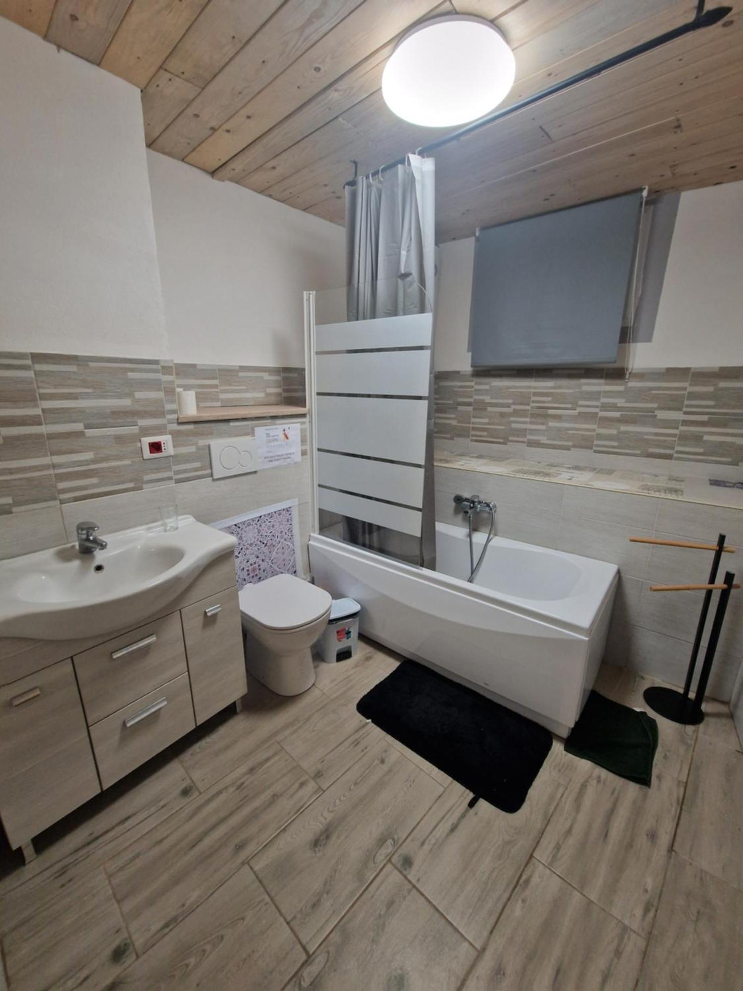 Underground Home Vicino Metropolitana Comasina Cormano Extérieur photo